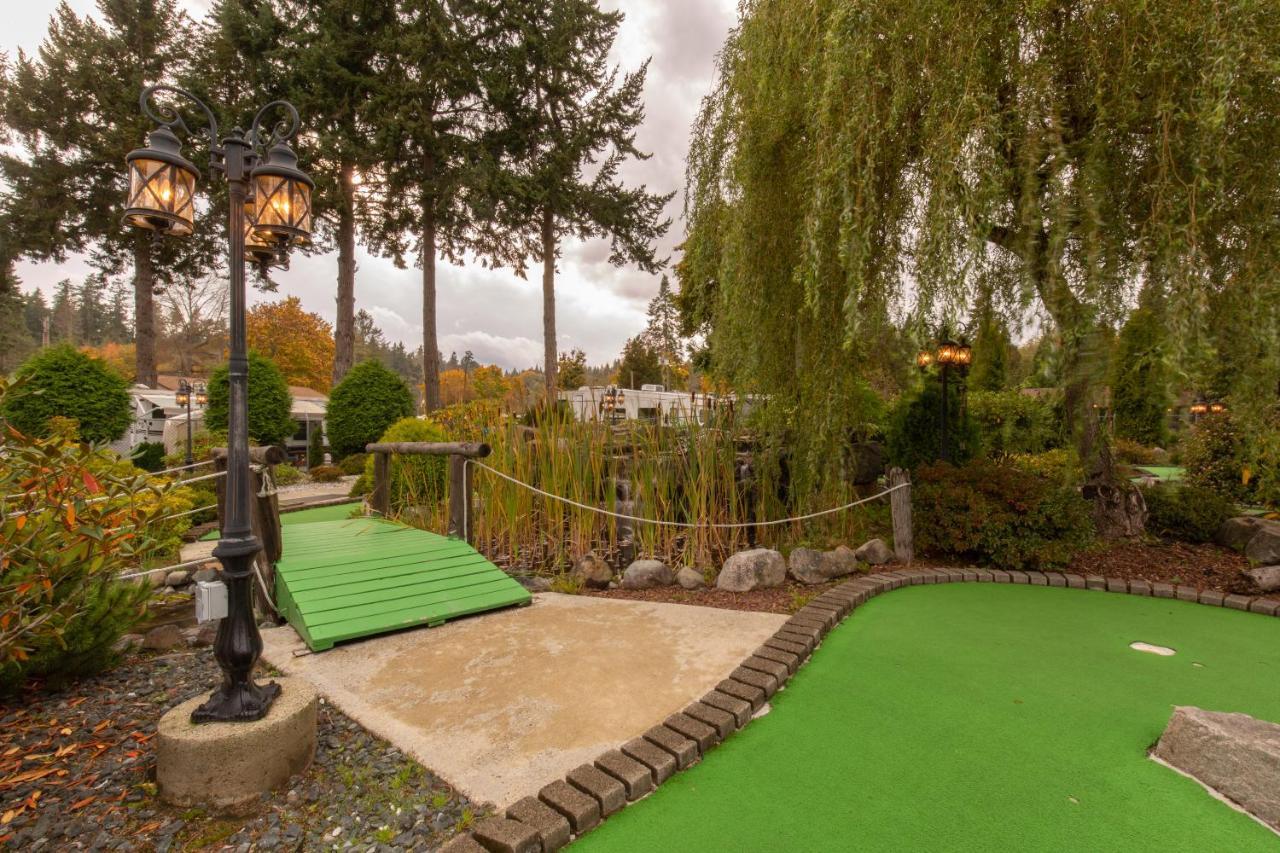Riverside Resort Qualicum Beach Exterior foto